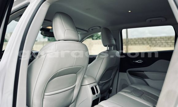 Buy Import Jeep Cherokee White Car in Dakar in Dakar Buy Import Jeep Cherokee White Car in Dakar in Dakar