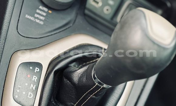 Acheter Import Voiture Jeep Cherokee Blanc à Dakar, Dakar Acheter Import Voiture Jeep Cherokee Blanc à Dakar, Dakar