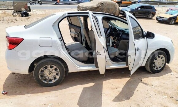 Buy Used Renault Symbol White Car in Dakar in Dakar Buy Used Renault Symbol White Car in Dakar in Dakar