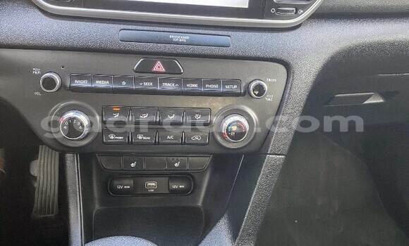 Dieundeu Occasion Kia Sportage White Auto in Dakar in Dakar Dieundeu Occasion Kia Sportage White Auto in Dakar in Dakar