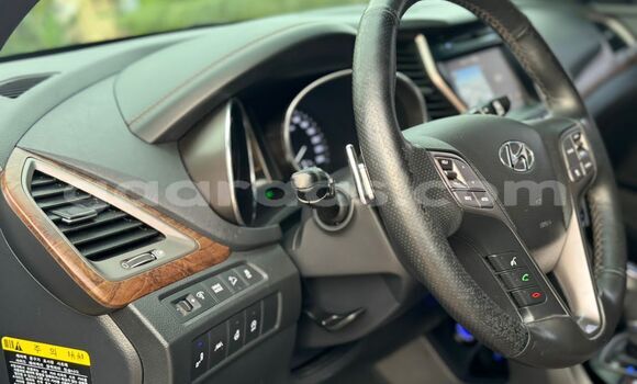 Acheter Import Voiture Hyundai Santa Fe Blanc à Dakar, Dakar Acheter Import Voiture Hyundai Santa Fe Blanc à Dakar, Dakar