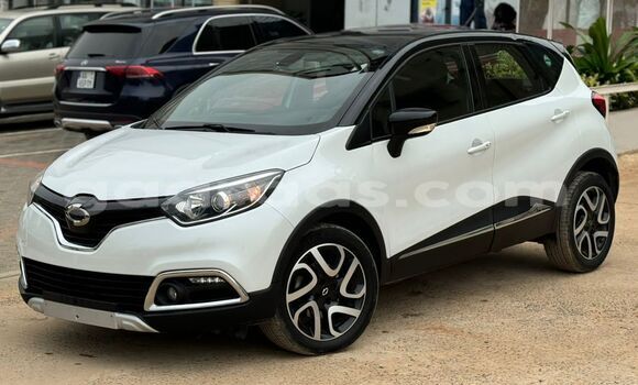 Dieundeu Imported Renault Kaptur White Auto in Dakar in Dakar