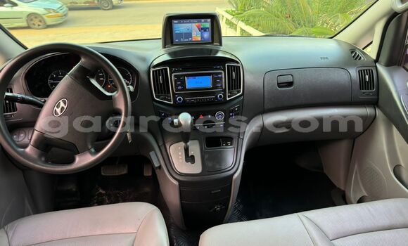 Buy Import Hyundai Grand Starex Silver Car in Dakar in Dakar Buy Import Hyundai Grand Starex Silver Car in Dakar in Dakar