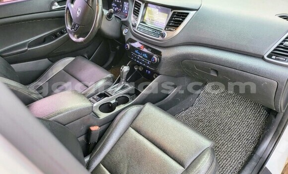 Buy Used Hyundai Tucson White Car in Dakar in Dakar Buy Used Hyundai Tucson White Car in Dakar in Dakar