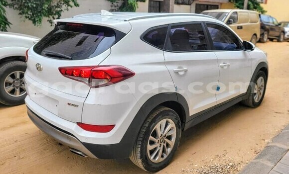Buy Used Hyundai Tucson White Car in Dakar in Dakar Buy Used Hyundai Tucson White Car in Dakar in Dakar