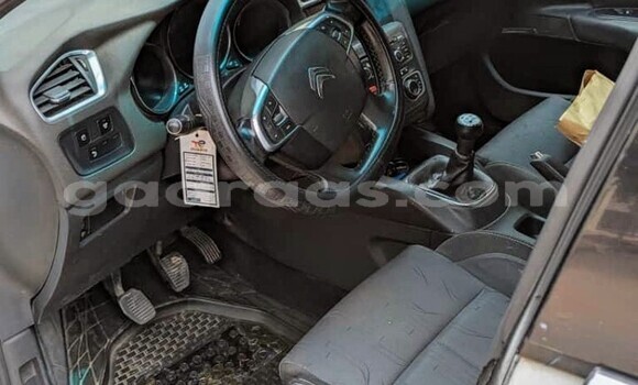 Buy Used Citroen C4 White Car in Dakar in Dakar Buy Used Citroen C4 White Car in Dakar in Dakar