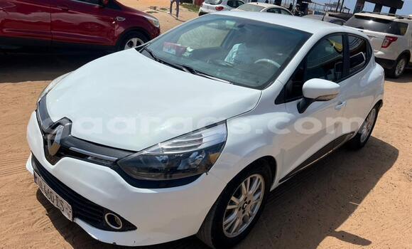 Buy Used Renault Clio White Car in Dakar in Dakar Buy Used Renault Clio White Car in Dakar in Dakar