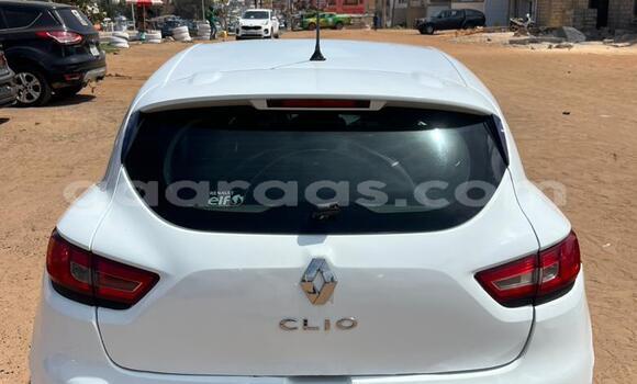 Buy Used Renault Clio White Car in Dakar in Dakar Buy Used Renault Clio White Car in Dakar in Dakar