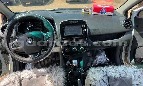 Buy Used Renault Clio White Car in Dakar in Dakar Buy Used Renault Clio White Car in Dakar in Dakar