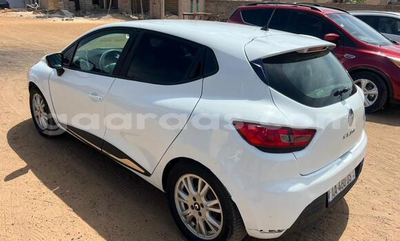 Buy Used Renault Clio White Car in Dakar in Dakar Buy Used Renault Clio White Car in Dakar in Dakar