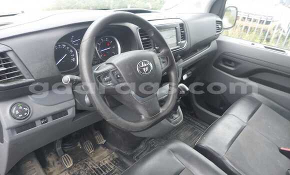 Dieundeu Occasion Toyota ProAce Silver Auto in Dakar in Dakar Dieundeu Occasion Toyota ProAce Silver Auto in Dakar in Dakar