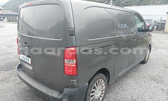 Dieundeu Occasion Toyota ProAce Silver Auto in Dakar in Dakar Dieundeu Occasion Toyota ProAce Silver Auto in Dakar in Dakar