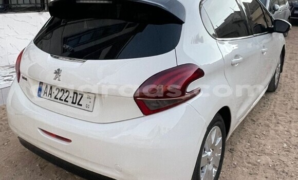 Dieundeu Occasion Peugeot 208 White Auto in Dakar in Dakar Dieundeu Occasion Peugeot 208 White Auto in Dakar in Dakar