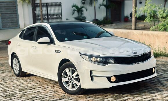 Acheter Import Voiture Kia K5 Blanc à Dakar, Dakar Acheter Import Voiture Kia K5 Blanc à Dakar, Dakar