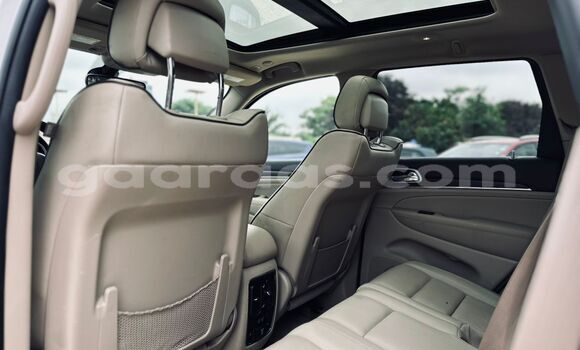 Acheter Import Voiture Jeep Grand Cherokee Blanc à Dakar, Dakar Acheter Import Voiture Jeep Grand Cherokee Blanc à Dakar, Dakar