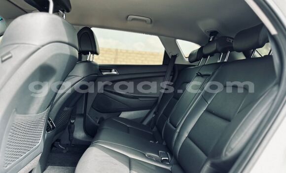 Acheter Import Voiture Hyundai Tucson Blanc à Dakar, Dakar Acheter Import Voiture Hyundai Tucson Blanc à Dakar, Dakar