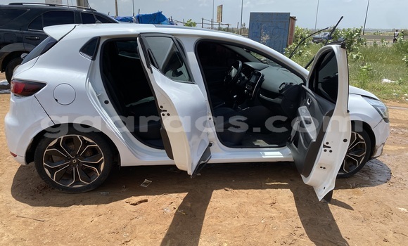 Acheter Import Voiture Renault Clio Blanc à Dakar, Dakar