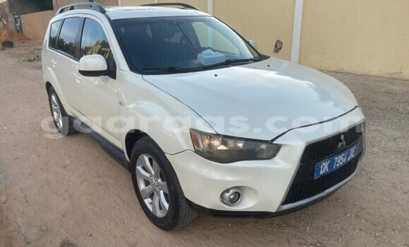Buy Used Mitsubishi Outlander White Car in Dakar in Dakar Buy Used Mitsubishi Outlander White Car in Dakar in Dakar