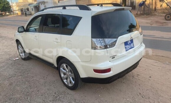 Buy Used Mitsubishi Outlander White Car in Dakar in Dakar Buy Used Mitsubishi Outlander White Car in Dakar in Dakar