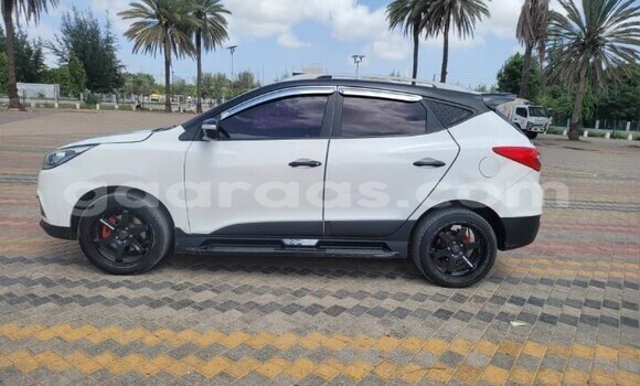 Dieundeu Occasion Hyundai Tucson White Auto in Dakar in Dakar Dieundeu Occasion Hyundai Tucson White Auto in Dakar in Dakar