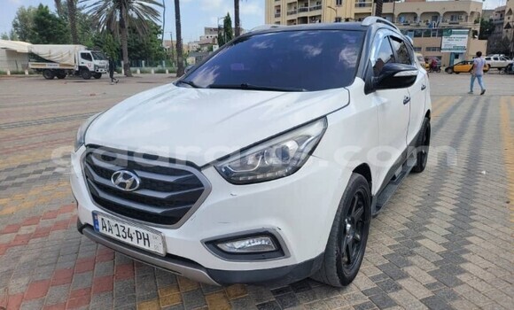Dieundeu Occasion Hyundai Tucson White Auto in Dakar in Dakar Dieundeu Occasion Hyundai Tucson White Auto in Dakar in Dakar