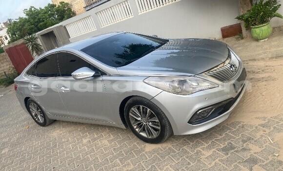 Buy Used Hyundai Grandeur Silver Car in Dakar in Dakar Buy Used Hyundai Grandeur Silver Car in Dakar in Dakar