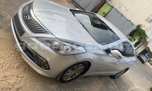 Buy Used Hyundai Grandeur Silver Car in Dakar in Dakar Buy Used Hyundai Grandeur Silver Car in Dakar in Dakar