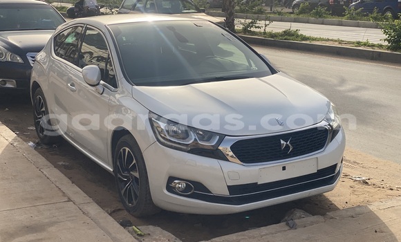 Acheter Import Voiture Citroen DS4 Blanc à Dakar, Dakar Acheter Import Voiture Citroen DS4 Blanc à Dakar, Dakar
