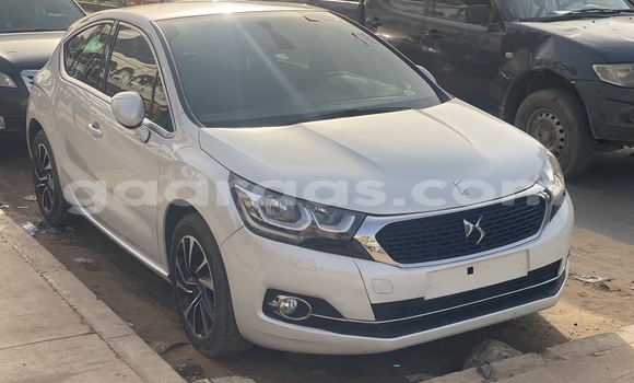 Acheter Import Voiture Citroen DS4 Blanc à Dakar, Dakar Acheter Import Voiture Citroen DS4 Blanc à Dakar, Dakar