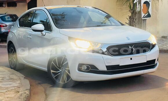 Acheter Import Voiture Citroen DS4 Blanc à Dakar, Dakar Acheter Import Voiture Citroen DS4 Blanc à Dakar, Dakar