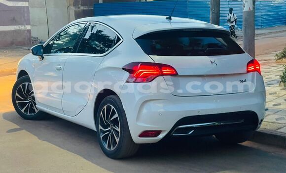 Acheter Import Voiture Citroen DS4 Blanc à Dakar, Dakar Acheter Import Voiture Citroen DS4 Blanc à Dakar, Dakar