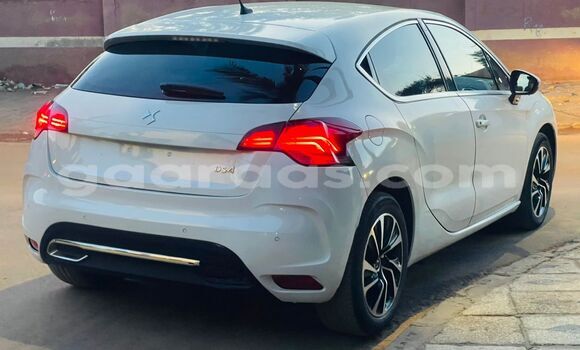 Acheter Import Voiture Citroen DS4 Blanc à Dakar, Dakar Acheter Import Voiture Citroen DS4 Blanc à Dakar, Dakar
