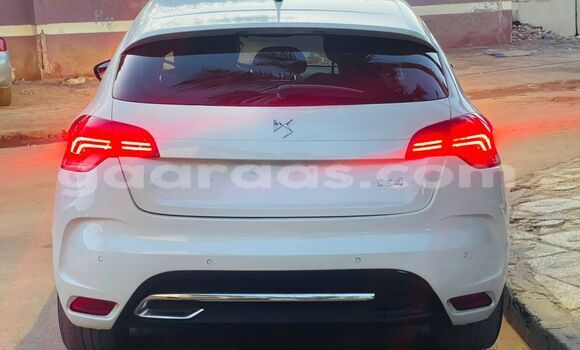 Acheter Import Voiture Citroen DS4 Blanc à Dakar, Dakar Acheter Import Voiture Citroen DS4 Blanc à Dakar, Dakar