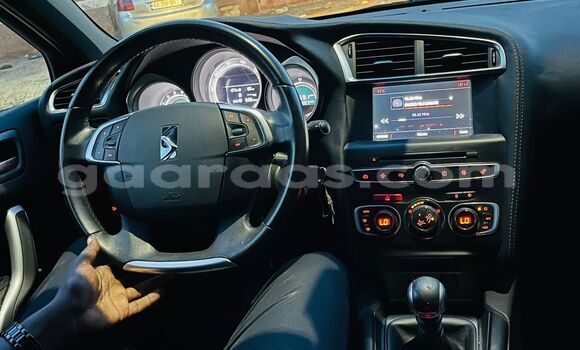 Acheter Import Voiture Citroen DS4 Blanc à Dakar, Dakar Acheter Import Voiture Citroen DS4 Blanc à Dakar, Dakar