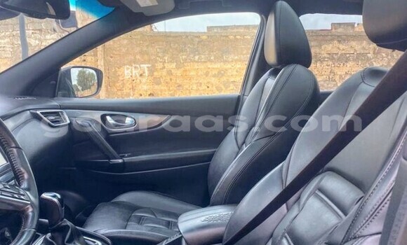 Buy Used Nissan Qashqai Silver Car in Dakar in Dakar Buy Used Nissan Qashqai Silver Car in Dakar in Dakar