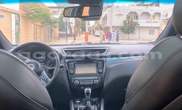 Buy Used Nissan Qashqai Silver Car in Dakar in Dakar Buy Used Nissan Qashqai Silver Car in Dakar in Dakar