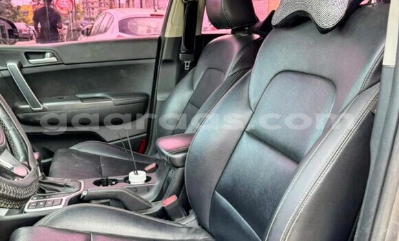 Dieundeu Occasion Kia Sportage Silver Auto in Dakar in Dakar Dieundeu Occasion Kia Sportage Silver Auto in Dakar in Dakar