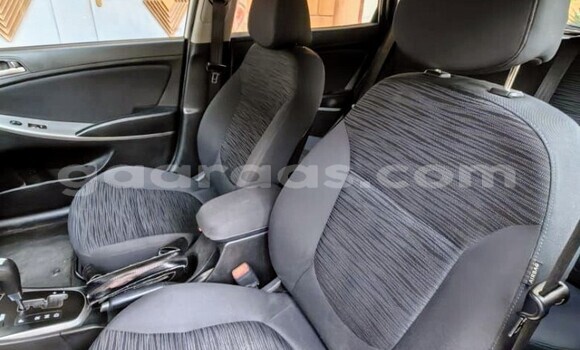 Acheter Occasion Voiture Hyundai Accent Blanc à Dakar, Dakar Acheter Occasion Voiture Hyundai Accent Blanc à Dakar, Dakar