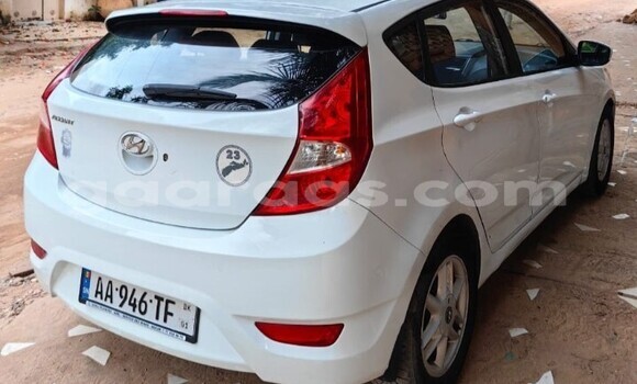 Acheter Occasion Voiture Hyundai Accent Blanc à Dakar, Dakar Acheter Occasion Voiture Hyundai Accent Blanc à Dakar, Dakar