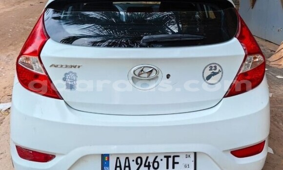 Acheter Occasion Voiture Hyundai Accent Blanc à Dakar, Dakar Acheter Occasion Voiture Hyundai Accent Blanc à Dakar, Dakar