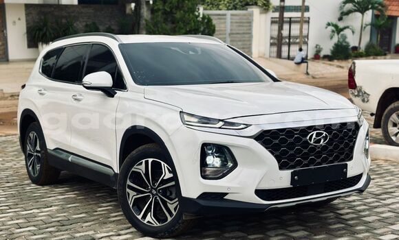 Dieundeu Imported Hyundai Santa Fe White Auto in Dakar in Dakar Dieundeu Imported Hyundai Santa Fe White Auto in Dakar in Dakar