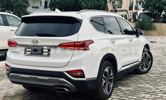 Dieundeu Imported Hyundai Santa Fe White Auto in Dakar in Dakar Dieundeu Imported Hyundai Santa Fe White Auto in Dakar in Dakar