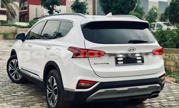 Dieundeu Imported Hyundai Santa Fe White Auto in Dakar in Dakar Dieundeu Imported Hyundai Santa Fe White Auto in Dakar in Dakar