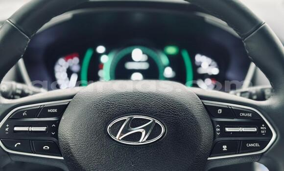 Dieundeu Imported Hyundai Santa Fe White Auto in Dakar in Dakar Dieundeu Imported Hyundai Santa Fe White Auto in Dakar in Dakar