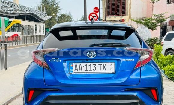 Buy Used Toyota C-HR Blue Car in Dakar in Dakar Buy Used Toyota C-HR Blue Car in Dakar in Dakar