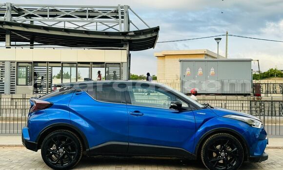 Buy Used Toyota C-HR Blue Car in Dakar in Dakar Buy Used Toyota C-HR Blue Car in Dakar in Dakar