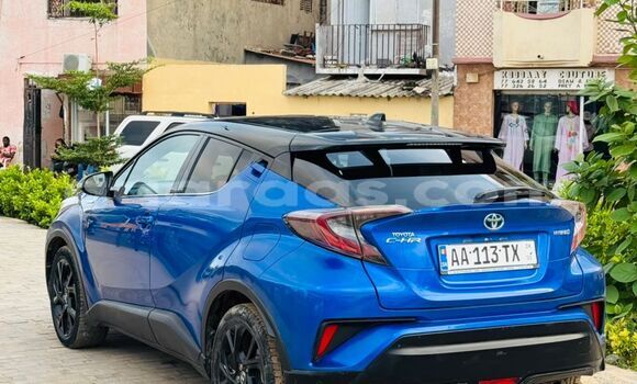Buy Used Toyota C-HR Blue Car in Dakar in Dakar Buy Used Toyota C-HR Blue Car in Dakar in Dakar