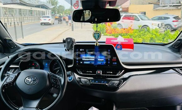 Buy Used Toyota C-HR Blue Car in Dakar in Dakar Buy Used Toyota C-HR Blue Car in Dakar in Dakar