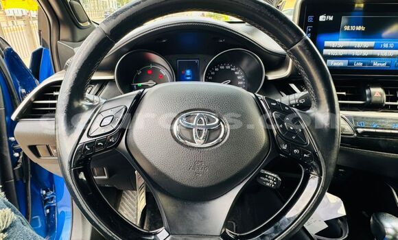 Buy Used Toyota C-HR Blue Car in Dakar in Dakar Buy Used Toyota C-HR Blue Car in Dakar in Dakar
