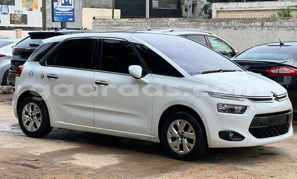 Buy Used Citroen C4 Picasso White Car in Dakar in Dakar Buy Used Citroen C4 Picasso White Car in Dakar in Dakar